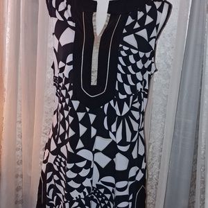 🌺WHBM🌺 \Black,white,gold Shirt